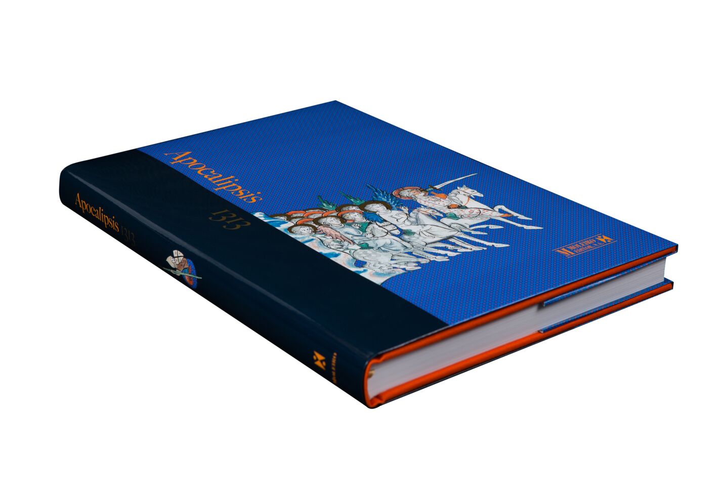 Fotografí­a en perspectiva de la portada y lomo del libro del Apocalipsis 1313 en formato libro de arte.