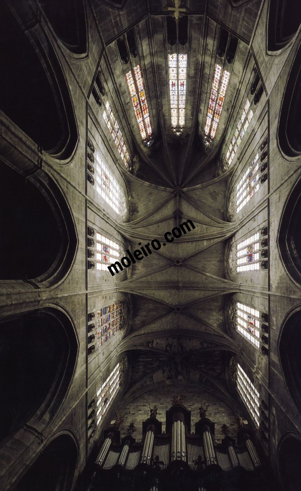 Talleres de Arquitectura en la Edad Media Narbona, França, interior da catedral, abóbada de coro, séculos XIII e XIV
