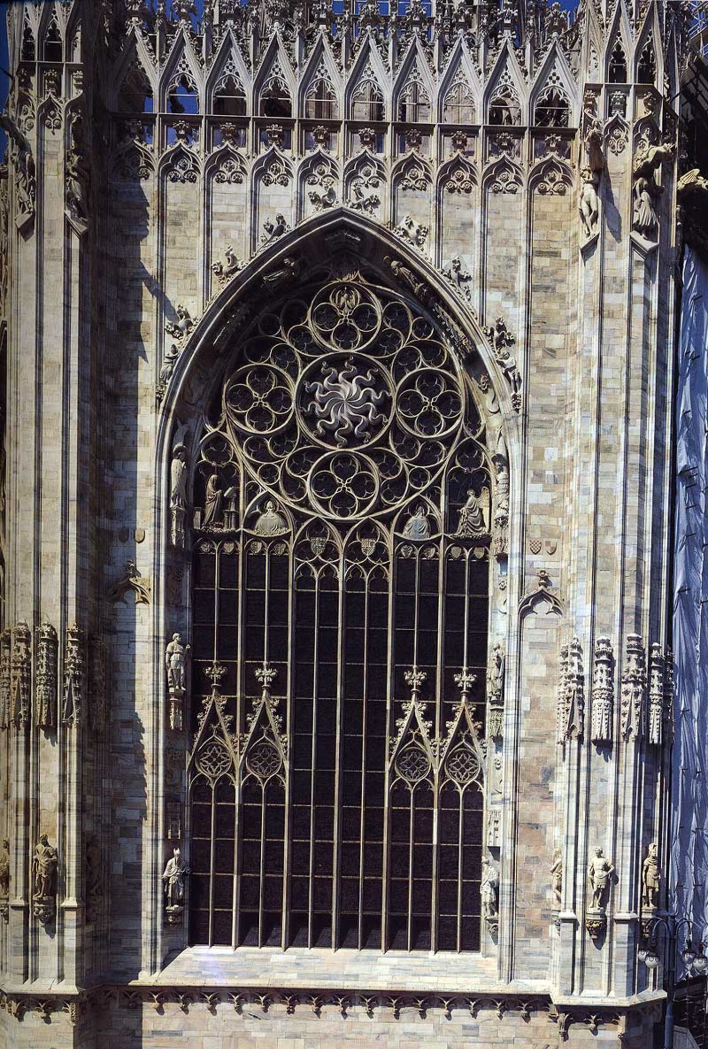 Vista del ábside del duomo desde el lado oriental, Milán.