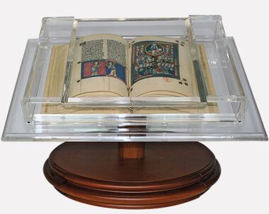 Display bookrest for medium-sized manuscripts