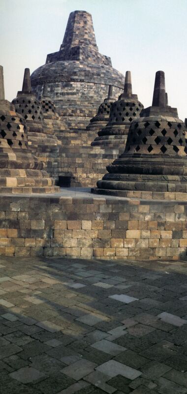 Borobudur Un monumento único en forma de mandala. Borobudur Un monumento único en forma de mandala.