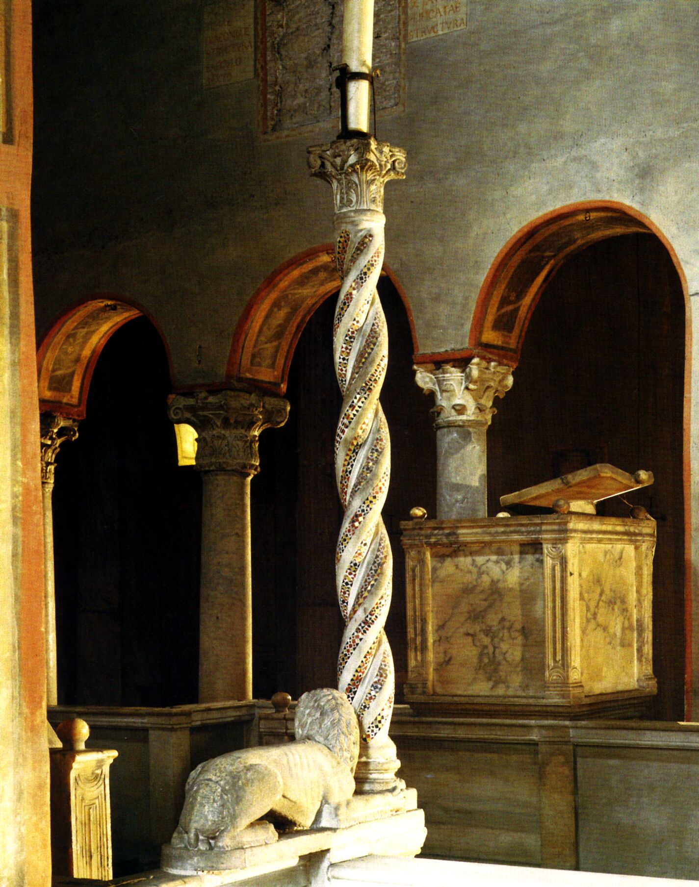 Santa María in Cosmedin, candelabro de cirio pascual, detalle, siglo VI